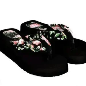  Latest butterfly green colour women slippers very soft and good quality  Material : EVA  Sole Material : EVA  Fastening & Back Detail : Slip-On  Pattern : Printed